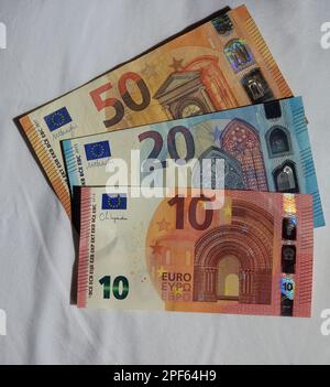 Fünfzig, zwanzig und zehn Euro-Scheine. 2023 Stockfoto