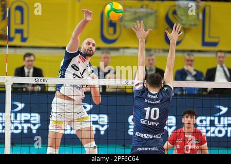 Trient, Italien. 16. März 2023. Spike of Matey Kaziyski - ITAS Trentino während des Viertelfinals - ITAS Trentino vs GroupA Azoty ZAKSA K?dzierzyn-Kozle, CEV Champions League Volleyballspiel in Trento, Italien, März 16 2023 Kredit: Independent Photo Agency/Alamy Live News Stockfoto