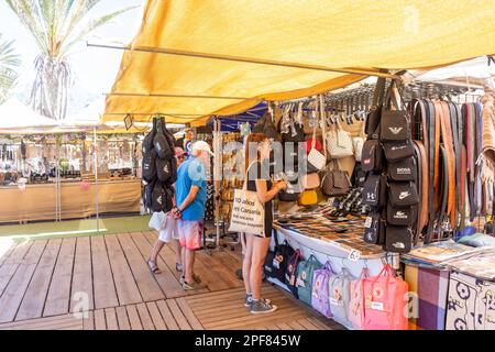 Happy Market Stalls an der Strandpromenade, Calle Francisco Andrade Fumero, Playa de las Américas, Teneriffa, Kanarische Inseln, Königreich Spanien Stockfoto