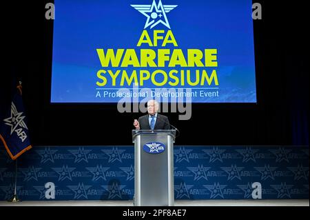 Aurora, Colorado, USA. 7. März 2023. Frank Kendall, Sekretär der Luftwaffe, hält während des 2023. Warfare Symposiums der Air and Space Forces Association am 7. März 2023 in Aurora, Colorado, eine Grundsatzrede mit dem Titel „One Team, One Fight“. (Foto: Eric Dietrich) Kredit: USA Air Force/ZUMA Press Wire Service/ZUMAPRESS.com/Alamy Live News Stockfoto