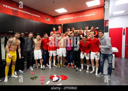 ALKMAAR – Spieler von AZ feiern den 2-1. Sieg nach der UEFA Conference League-Runde von 16 zwischen AZ Alkmaar und SS Lazio im AFAS-Stadion am 16. März 2023 in Alkmaar, Niederlande. ANP ED VAN DE POL Stockfoto