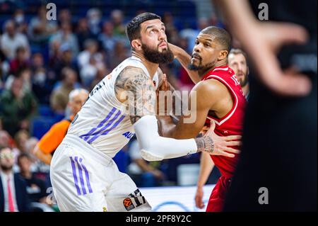 Vincent Poirier (Real Madrid) in Aktion während des Basketballspiels zwischen Real Madrid und EA7 Emporio Armani Olimpia Milano, gültig für den Spieltag 29 der Euroleague, gespielt am Donnerstag, den 16. März 2023 im Wizink Center in Madrid Stockfoto