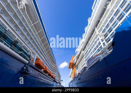 Kreuzfahrtschiff auf der Insel Sint Maarten auf einer Kreuzfahrt durch die Karibik. Stockfoto