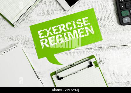 Schild zeigt Übungsplan an. Geschäftskonzept Körper energetisch bewegen, um fit und gesund zu werden Stockfoto