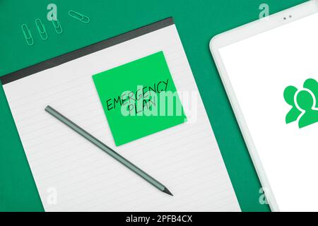 Inspiration mit Schild Notfallplan. Geschäftsbeispiele für die Reaktion auf größere Notfälle sind vorbereitet Stockfoto
