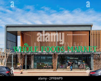 Oklahoma, MÄRZ 5 2023 - sonniger Blick auf den Whole Foods Market Stockfoto