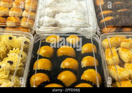 Nahaufnahme verschiedener indonesischer Kekse zur Feier des eid al fitr (Kue Lebaran) Stockfoto