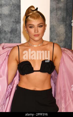 BEVERLY HILLS, KALIFORNIEN - 13. MÄRZ: Florence Pugh nimmt an der 2023 Vanity Fair Oscar Party Teil, die von Radhika Jones im Wallis Annenberg Center veranstaltet wird Stockfoto