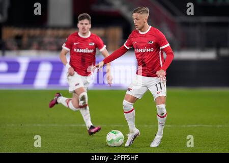 ALKMAAR, NIEDERLANDE - MÄRZ 16: Jesper Karlsson von AZ Alkmaar während der Runde der 16. Etappe 2 - Spiel der UEFA Europa Conference League zwischen AZ Alkmaar und SS Lazio im AZ-Stadion am 16. März 2023 in Alkmaar, Niederlande (Foto von Patrick Goosen/Orange Pictures) Stockfoto