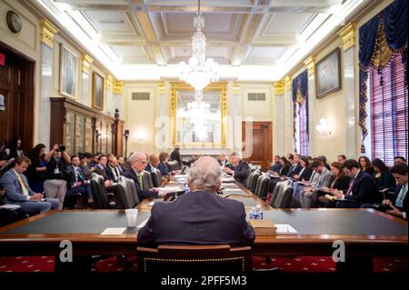Washington, Usa. 16. März 2023. USA Der Landwirtschaftsminister Thomas J. Vilsack tritt vor einer Anhörung des Senatsausschusses für Landwirtschaft, Ernährung und Forstwirtschaft auf, um das Landwirtschaftsministerium im Russell Senate Office Building in Washington, DC, USA, am Donnerstag, den 16. März, zu untersuchen. 2023. Foto: Rod Lamkey/CNP/ABACAPRESS.COM Kredit: Abaca Press/Alamy Live News Stockfoto