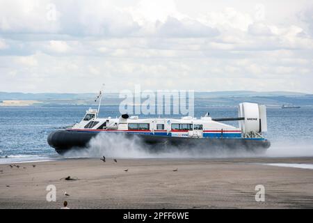 Die Postkutsche testet ein vorgeschlagenes Luftkissenboot, das 2007 von Kirkcaldy nach Edinburgh überquert wurde Stockfoto