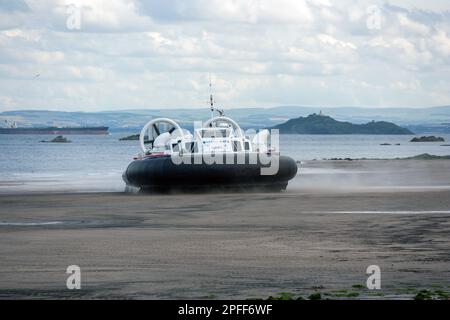 Die Postkutsche testet ein vorgeschlagenes Luftkissenboot, das 2007 von Kirkcaldy nach Edinburgh überquert wurde Stockfoto