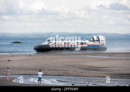 Die Postkutsche testet ein vorgeschlagenes Luftkissenboot, das 2007 von Kirkcaldy nach Edinburgh überquert wurde Stockfoto