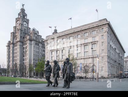 Die Beatles vor dem Cunard Building, Pier Head, Liverpool Stockfoto