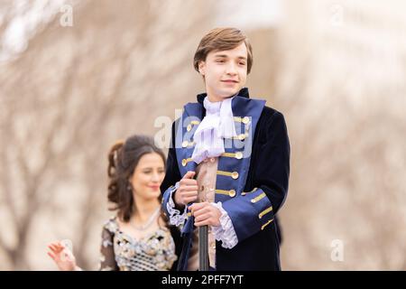 Laredo, Texas, USA - 19. Februar 2022: The Anheuser-Busch Washingtons Geburtstagsparade, Boy in traditioneller Kleidung Stockfoto