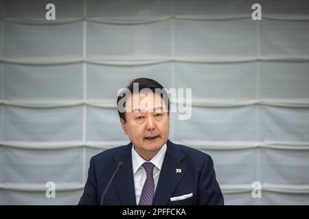 Tokio, Japan. 17. März 2023. Der südkoreanische Präsident Yoon Suk Yeol nimmt am 17. März 2023 an einem Treffen zwischen der Japan Business Federation oder Keidanren und den südkoreanischen Geschäftsführern am japanisch-koreanischen Business Roundtable in Tokio Teil. (Credit Image: © POOL via ZUMA Press Wire) NUR REDAKTIONELLE VERWENDUNG! Nicht für den kommerziellen GEBRAUCH! Stockfoto