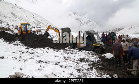 Rudraprayag, Uttarakhand, Indien, Dezember 12 2014, Wiederaufbau in Kedarnath nach der Katastrophe im extremen Winter und Schneefall. Die Regierung hat einen Aufruhr gemacht Stockfoto