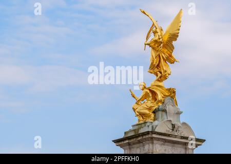 London, Vereinigtes Königreich - 23. Mai 2018 : Nahaufnahme des Queen Victoria Memorial Monument in London, Großbritannien Stockfoto