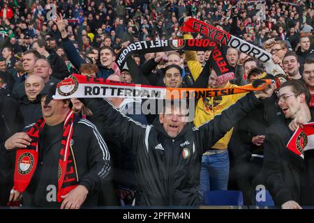 ROTTERDAM, NIEDERLANDE - MÄRZ 16: Feyenoord-Fans während der UEFA Europa League-Runde 16 - Spiel Leg 2 zwischen Feyenoord und Shakhtar Donetsk im Stadion Feijenoord de Kuip am 16. März 2023 in Rotterdam, Niederlande (Foto von Ben Gal/Orange Pictures) Stockfoto