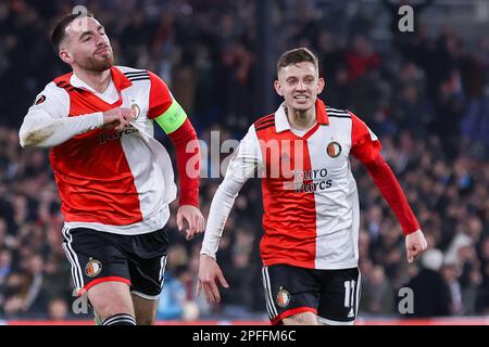 ROTTERDAM, NIEDERLANDE - MÄRZ 16: Orkun Kokcu von Feyenoord, Sebastian Szymanski von Feyenoord während der UEFA Europa League-Runde 16 - Leg Two Match zwischen Feyenoord und Shakhtar Donetsk im Stadion Feijenoord de Kuip am 16. März 2023 in Rotterdam, Niederlande (Foto: Ben Gal/Orange Pictures) Stockfoto