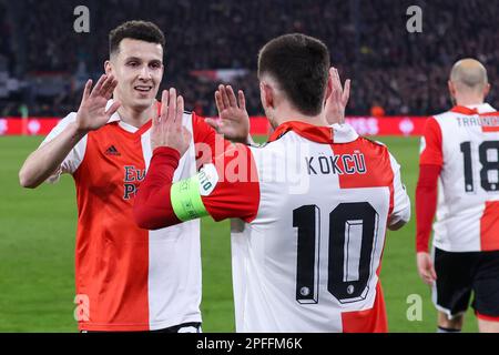 ROTTERDAM, NIEDERLANDE - MÄRZ 16: Oussama Idrissi von Feyenoord, Orkun Kokcu von Feyenoord während der UEFA Europa League-Runde 16 - Leg Two Match zwischen Feyenoord und Shakhtar Donetsk im Stadion Feijenoord de Kuip am 16. März 2023 in Rotterdam, Niederlande (Foto: Ben Gal/Orange Pictures) Stockfoto