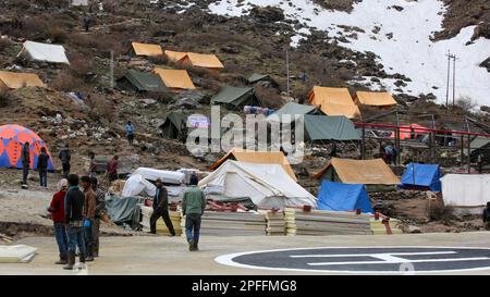 Rudarprayag, Uttarakhand, Indien, Mai 18 2014, Projekt zum Wiederaufbau des Zelthauses der Arbeiter in Kedarnath. Es gibt einen Wiederaufbauplan für die Kedarnath Stockfoto