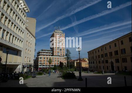 02. September 2022 – Europa, Italien, Sardinien, Sassari, Portici Bargone und Crispi und Wolkenkratzer der piazza castello Stockfoto