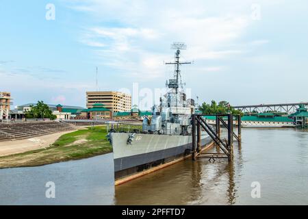 Baton Rouge, USA - 13. Juli 2013: USS Kidd dient als Museum in Baton Rouge, USA. USS Kidd war das erste Schiff der US Navy, das nach Rear ADM benannt wurde Stockfoto