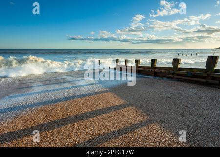 März Nachmittag am Worthing Beach in West Sussex, England. Stockfoto