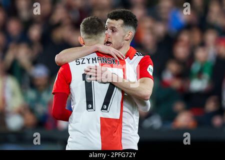 16-03-2023: Sport: Feyenoord/Shakhtar ROTTERDAM, NIEDERLANDE - MÄRZ 16: Sebastian Szymanski (Feyenoord Rotterdam) und Oussama Idrissi (Feyenoord R Stockfoto