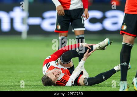 16-03-2023: Sport: Feyenoord gegen Shakhtar ROTTERDAM, NIEDERLANDE - MÄRZ 16: Sebastian Szymanski (Feyenoord Rotterdam) verletzt während des Spiels Feyeno Stockfoto