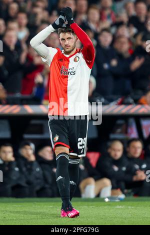 16-03-2023: Sport: Feyenoord gegen Shakhtar ROTTERDAM, NIEDERLANDE - MÄRZ 16: Santiago Gimenez (Feyenoord Rotterdam), Substitution während des Spiels Feye Stockfoto