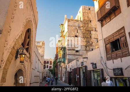 Außenansicht der kürzlich renovierten traditionellen Korallenhäuser im historischen Viertel Al-Balad, Jeddah, KSA, Saudi-Arabien Stockfoto