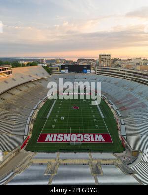 Das Camp Randall Stadium, Heimstadion der Wisconsin Badgers NCAA Football Team aus der Vogelperspektive Stockfoto