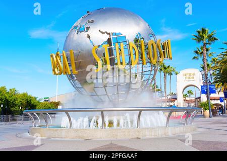 LOS ANGELES, KALIFORNIEN - 18. JANUAR 2023: Universal Studios Hollywood Globe Sign Stockfoto