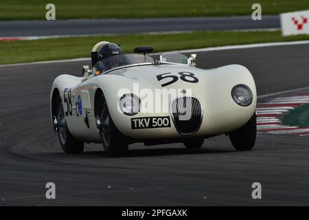 Hans Martin Schneeberger, Jaguar C-Type, RAC Woodcote Trophy & Stirling Moss Trophy für Sportwagen vor ’56 und vor ’61, ein einstündiges Rennen mit der Opti Stockfoto