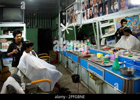 Myanmar, Tangoo, Friseur Stockfoto