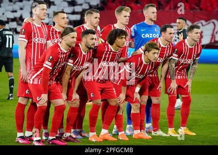 Freiburg, Allemagne. 16. März 2023. Die Mannschaft (SC Freiburg) während des UEFA Europa League, Runde 16, 2.-Bein-Fußballspiels zwischen SC Freiburg und dem FC Juventus am 16. März 2023 im Europa-Park-Stadion in Freiburg, Deutschland - Photo Morgese-Rossini/DPPI Credit: DPPI Media/Alamy Live News Stockfoto