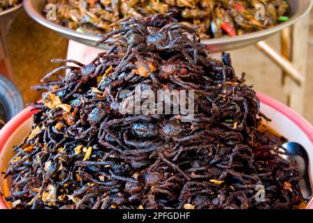 Frittierte Spinnen, Skun Markt, Umgebung von Siem Reap, Kambodscha Stockfoto