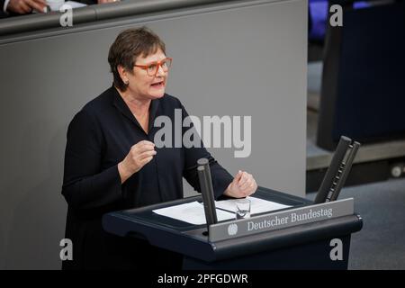 Berlin, Deutschland. 17. März 2023. Leni Breymaier, (SPD), zu der Debatte über die Änderung des Bundeswahlgesetzes im Deutschen Bundestagsstag Berlin, 17. März 2023. Kredit: dpa/Alamy Live News Stockfoto