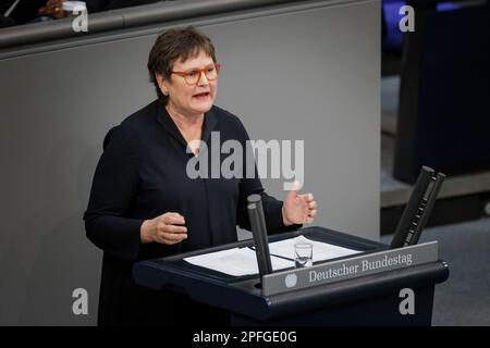 Berlin, Deutschland. 17. März 2023. Leni Breymaier, (SPD), zu der Debatte über die Änderung des Bundeswahlgesetzes im Deutschen Bundestagsstag Berlin, 17. März 2023. Kredit: dpa/Alamy Live News Stockfoto