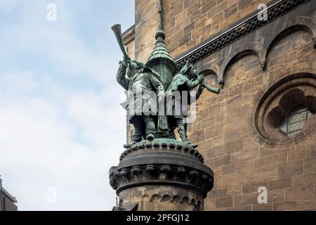 Turmbrunnen (Turmblaserbrunnen) vor dem Bremer Dom - Bremen, Deutschland Stockfoto