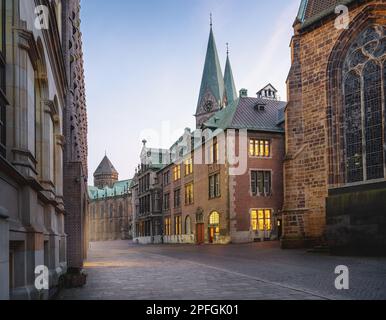 Beleuchtetes neues Rathausgebäude in der Bremer Altstadt - Bremen, Deutschland Stockfoto