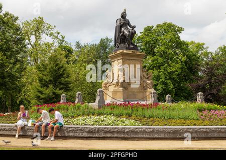 Statue von Joost van den Vondel im Vondelpark in Amsterdam. Stockfoto