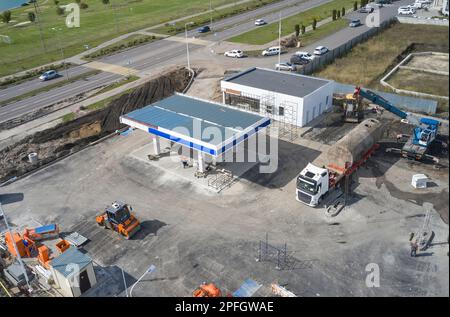 Bau einer Tankstelle, Luftaufnahme Stockfoto