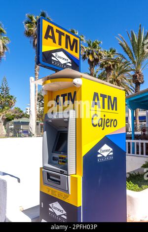 Geldautomat an der Strandpromenade, Avenue Rafael Puig Lluvina, Playa de las Américas, Teneriffa, Kanarische Inseln, Königreich Spanien Stockfoto