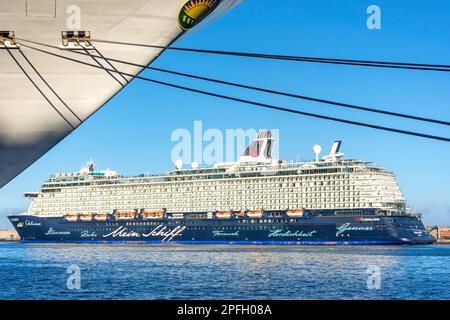 TUI Mein Schiff 4 Kreuzfahrtschiff liegt in Santa Cruz de Teneriffa, Teneriffa, Kanarische Inseln, Königreich Spanien Stockfoto