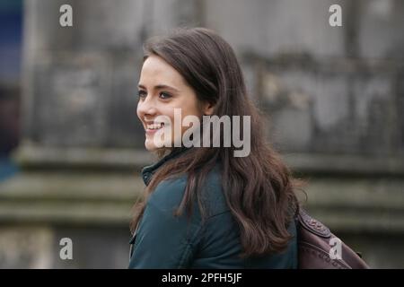 Schauspielerin Meg Bellamy, die Kate Middleton spielt und Dreharbeiten für die nächste Staffel der Krone in St. Andrews, Schottland, durchführt. Foto: Freitag, 17. März 2023. Stockfoto