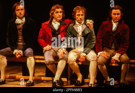 l-r: Anthony Higgins (Camille Desmoulins), Brian Cox (Danton), Tom Georgeson (Philippeau), Paul Moriarty (Lacroix) in DANTONS TOD von Georg Buchner am Olivier Theatre, National Theatre (NT), London SE1 21/07/1982 in einer neuen Version von Howard Brenton Designdirektor: Stephen Chitty Beleuchtung: Peter Gentworth Stockfoto