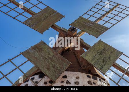 Rekonstruierte alte Mühlen in der Nähe des Dorfes Villaverde auf der Insel Fuerteventura auf den Kanarischen Inseln Stockfoto